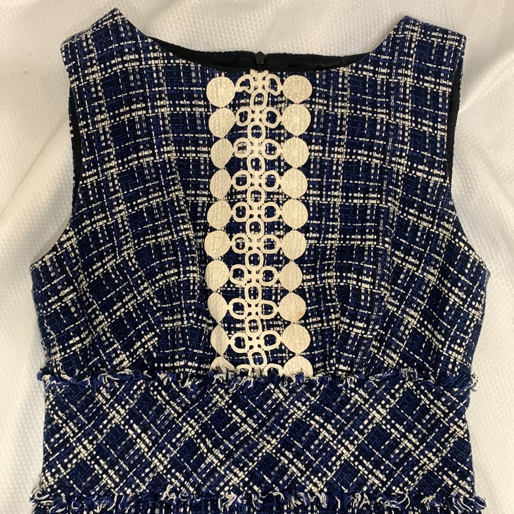 Trina Turk Navy and White Sleeveless Tweed Shift Dress with Lace Trim - Picture 2 of 6